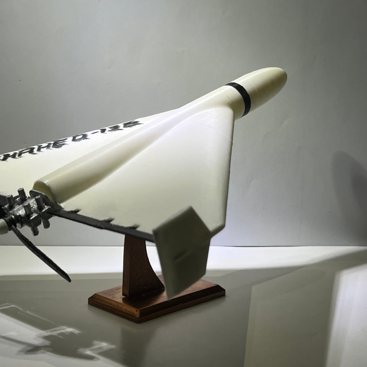 ماکت پهپاد شاهد ۱۳۶ - بدنه مثلثی شکل - جنس پلاستیک مرغوب