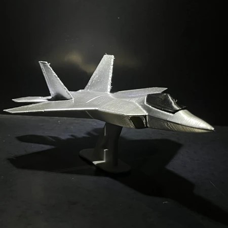 ماکت F-22 قرار گرفته روی ویترین - دکوری زیبا برای کلکسیون