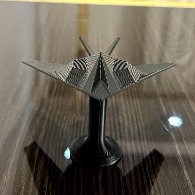 ماکت هواپیمای F-117 Nighthawk - طراحی زاویهدار و رادارگریز - ابعاد ۱۲ در ۱۰ در ۷ سانت